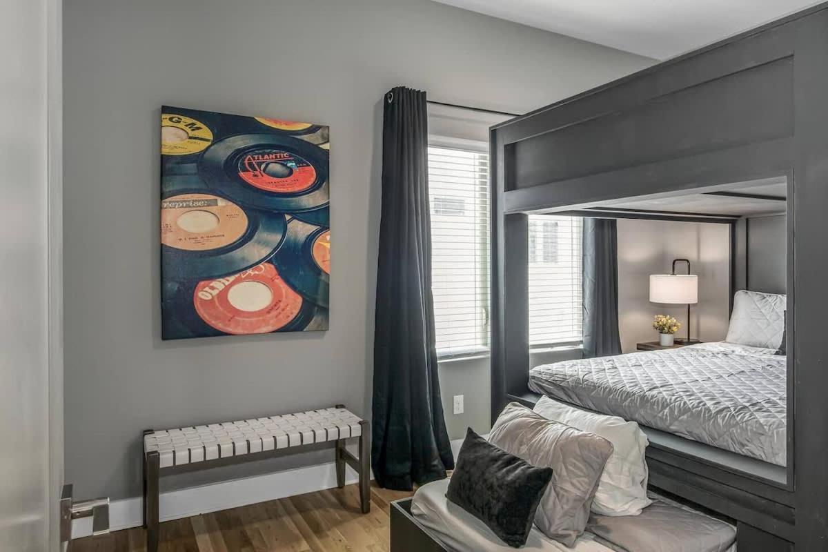 Holiday home Spacious House With Serene Skyline Views *