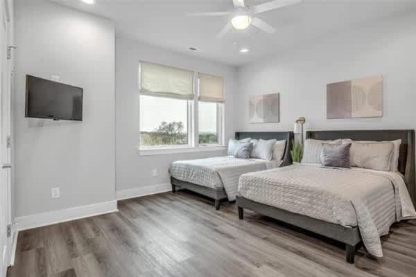 Apartment Nash Getaway - Private Rooftop Patio - Sleeps 12