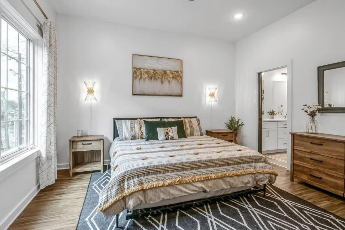 June's Nash 4 Miles To Broadway-rooftop Patio