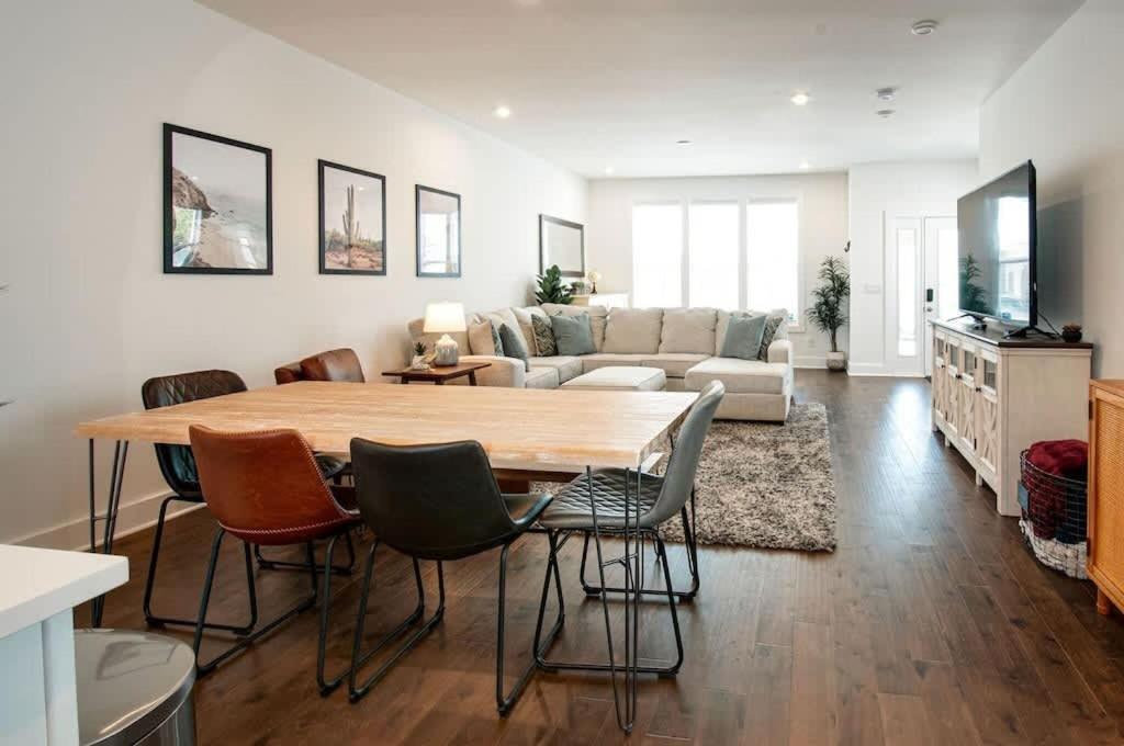 Creative Oasis Minutes To Broadway Rooftop Deck Holiday home