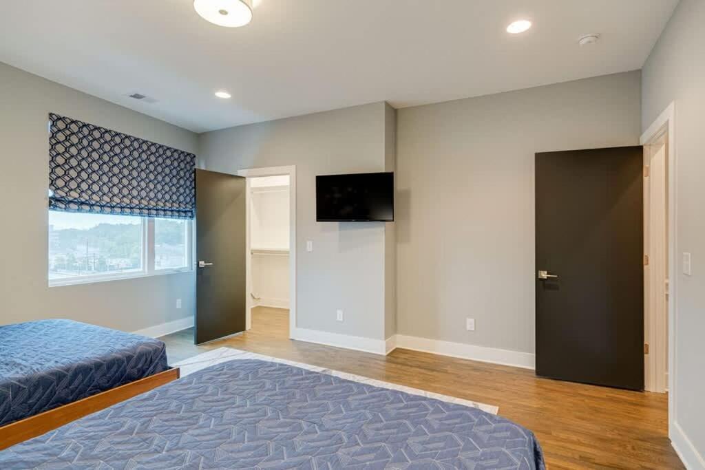 Honky Tonk Hangout - Minutes To Downtown - Rooftop Holiday home