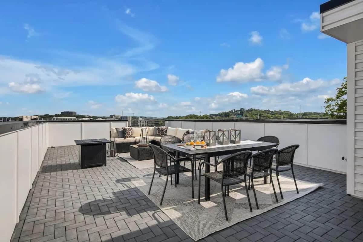 Honky Tonk Hangout - Minutes To Downtown - Rooftop Holiday home