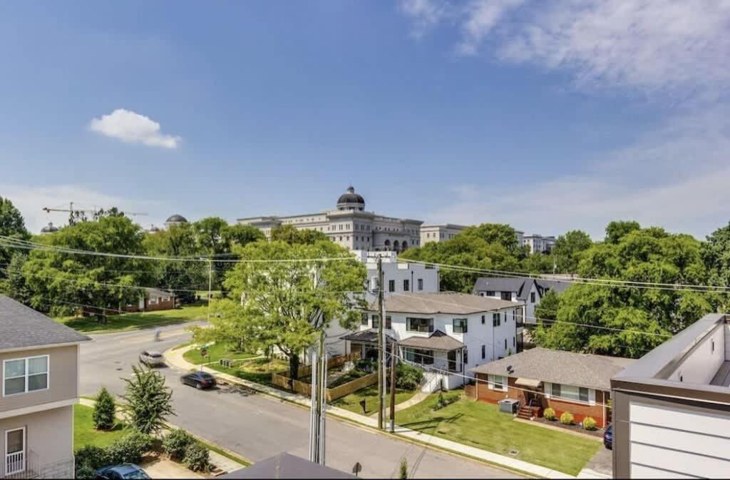 Spacious Close To Belmont Rooftop *