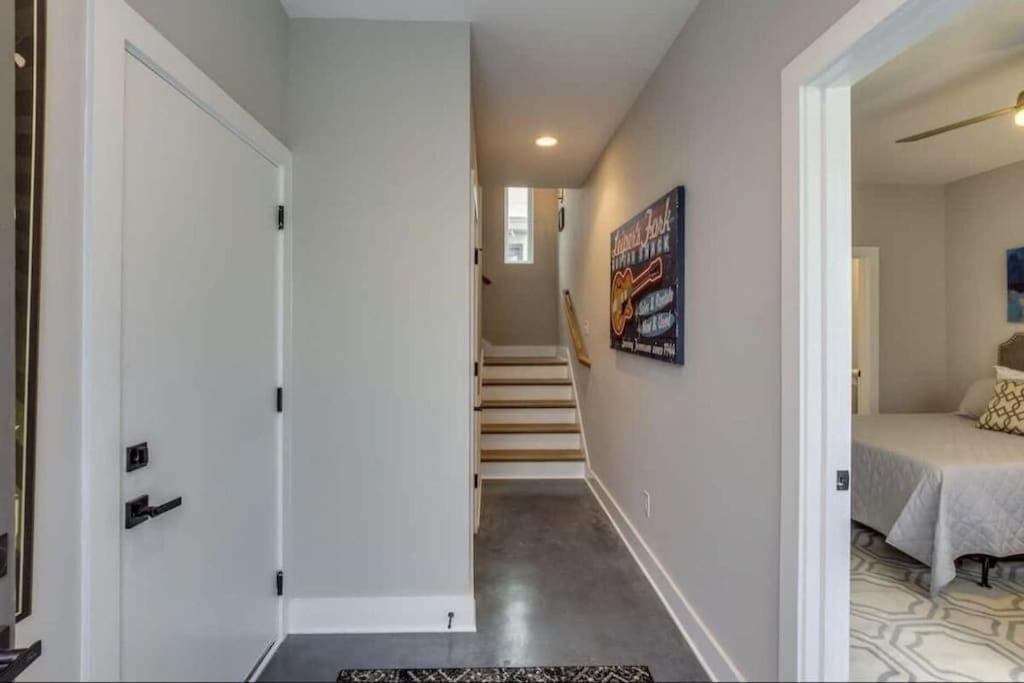 Spacious Close To Belmont Rooftop Holiday home *