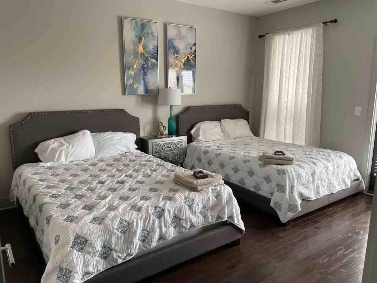 Gorgeous - 1 Mile To Honky Tonks Holiday home *