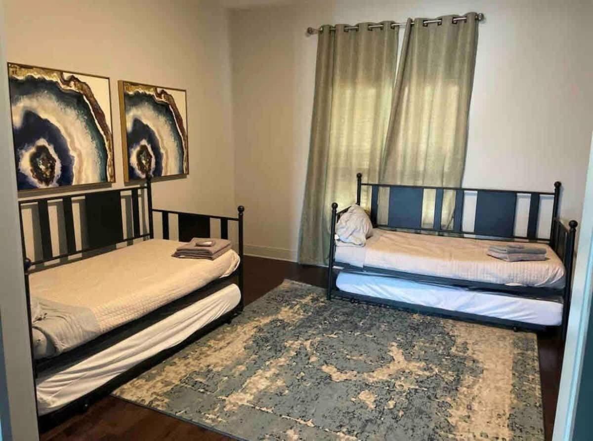 Gorgeous - 1 Mile To Honky Tonks Holiday home *