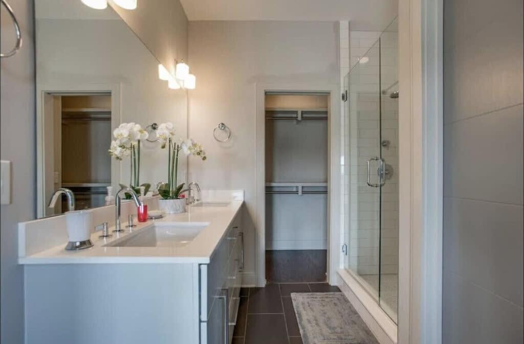 Gorgeous Home-minutes To Lower Broadway *