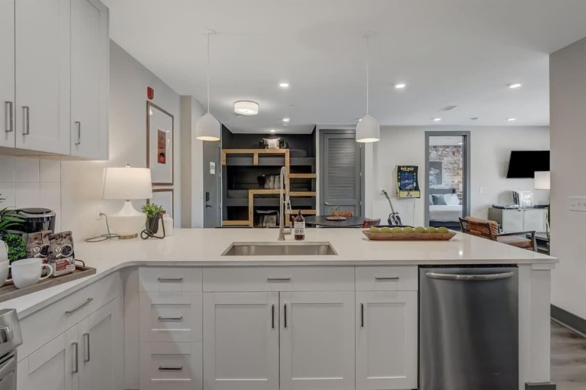 6 Min To Broadway - Gym Rooftop Sleeps 8 *