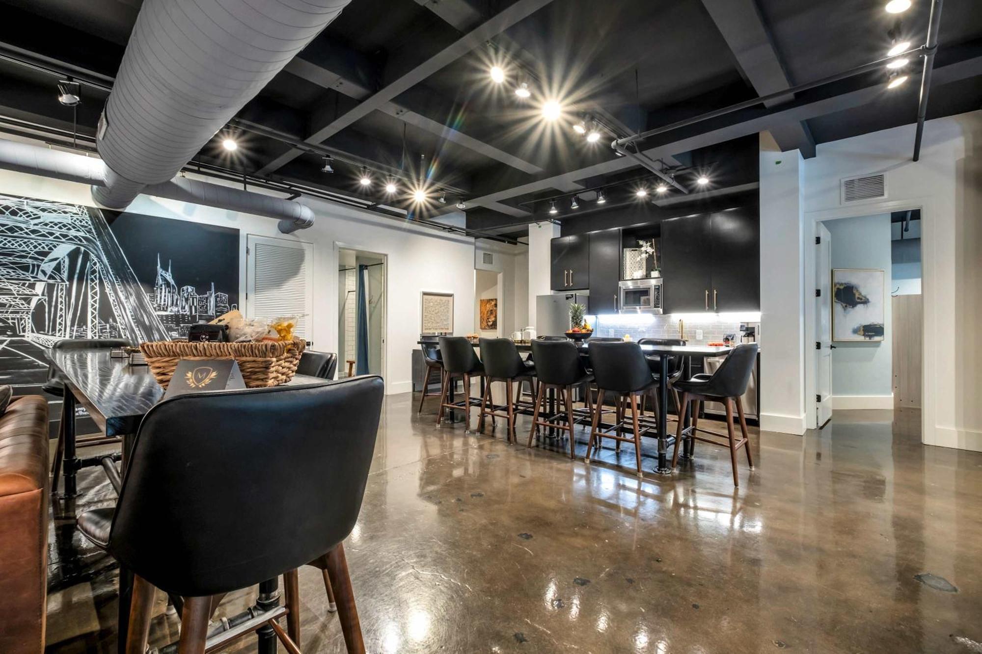Modern 6br By Maddox *