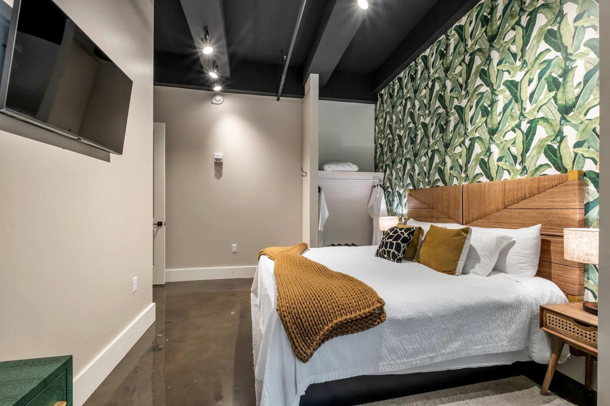 Modern 6br By Maddox *
