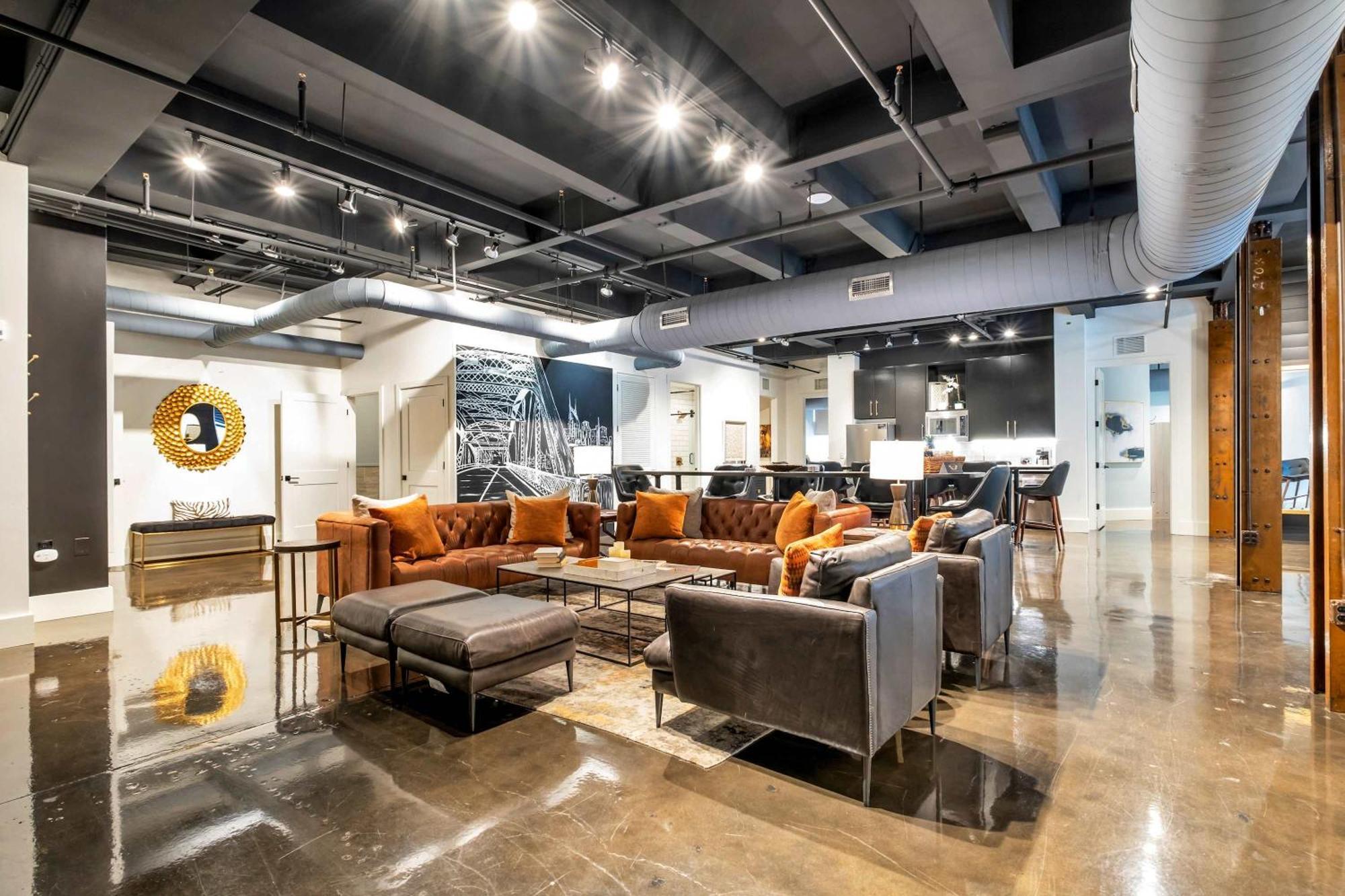 Modern 6br By Maddox Apartment