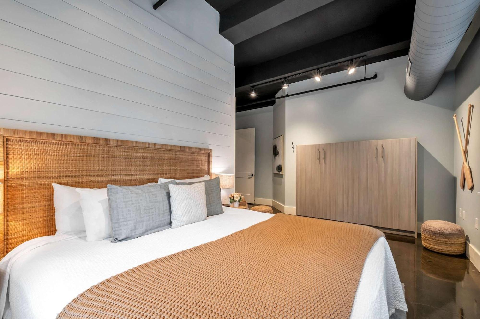 Modern 6br By Maddox