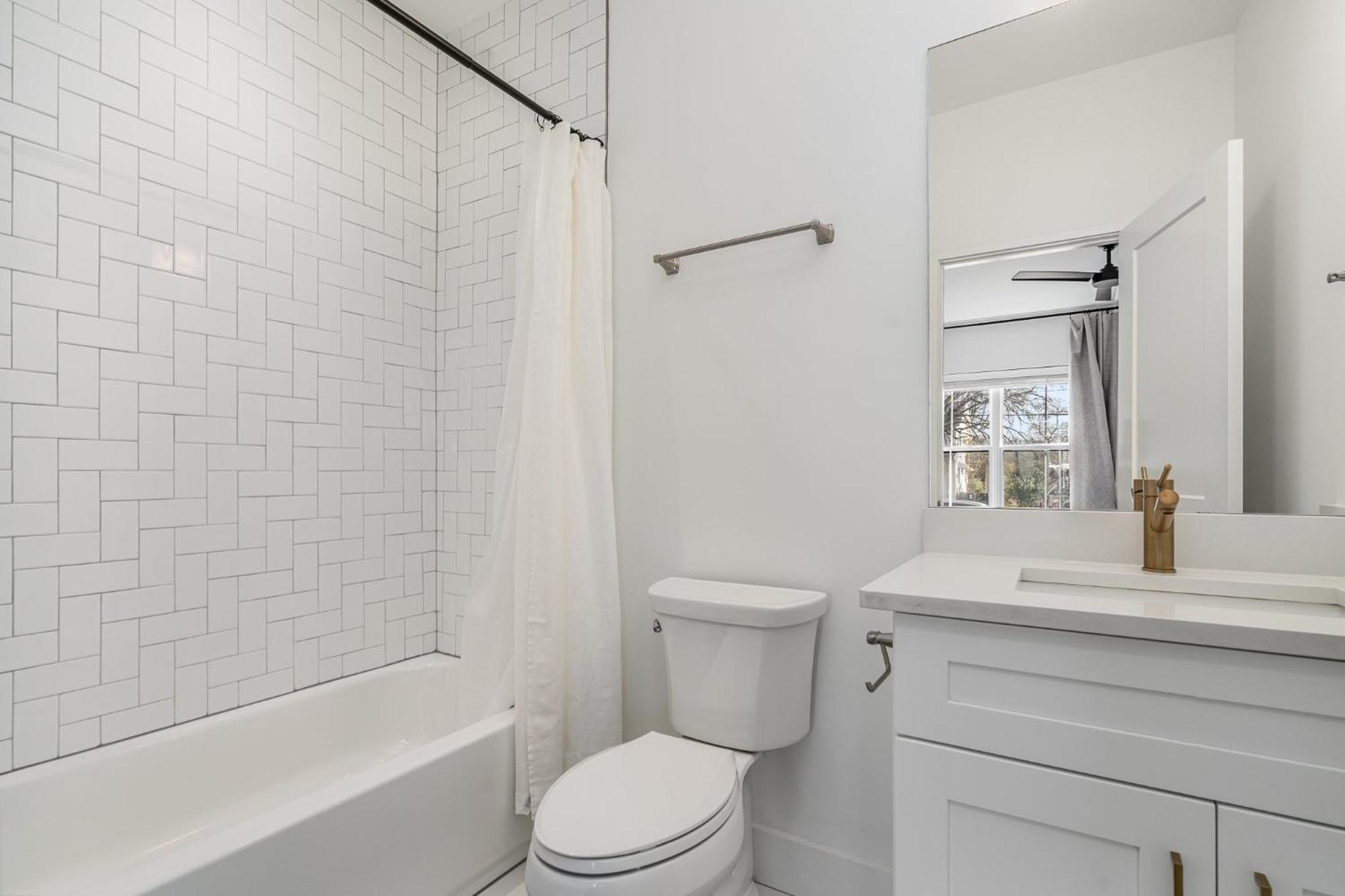 - 1701 Lischey Ave * Nashville
