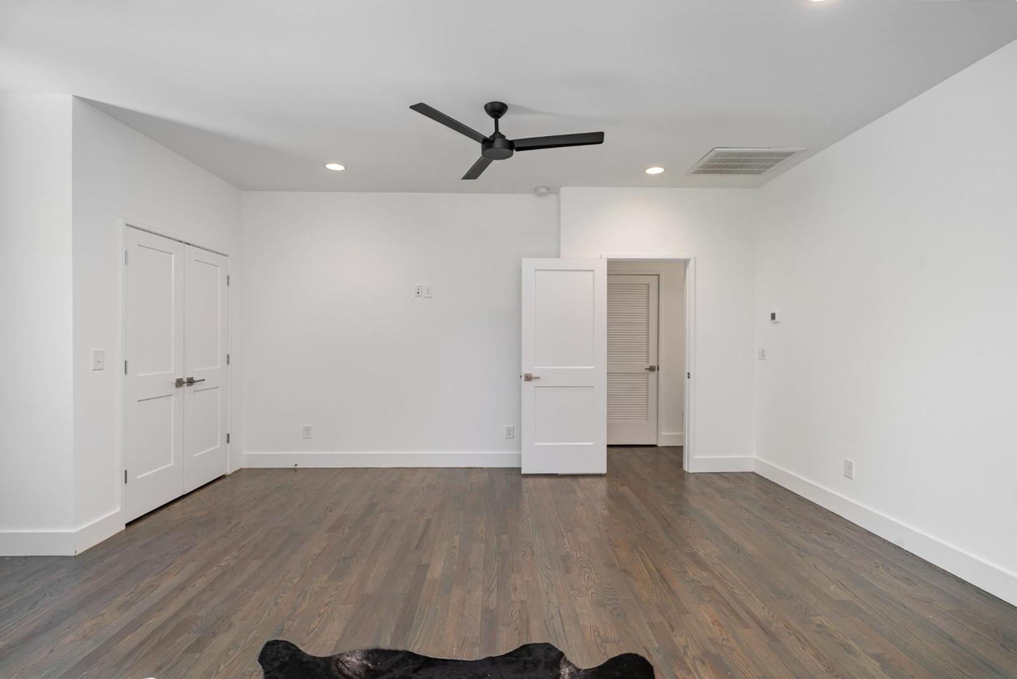 - 1701 Lischey Ave