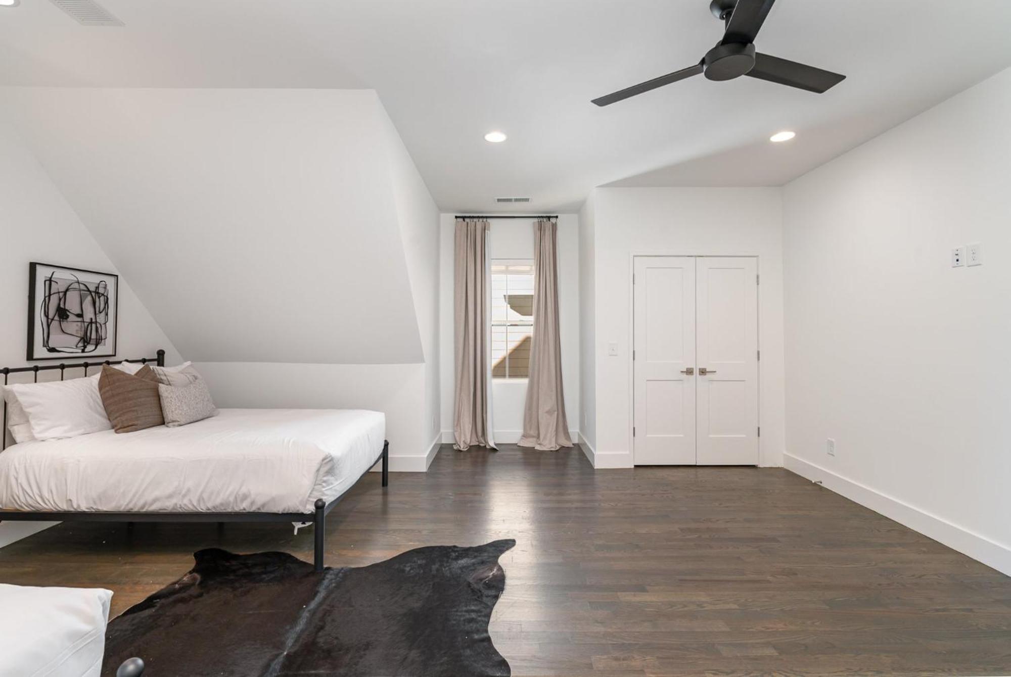 - 1701 Lischey Ave *
