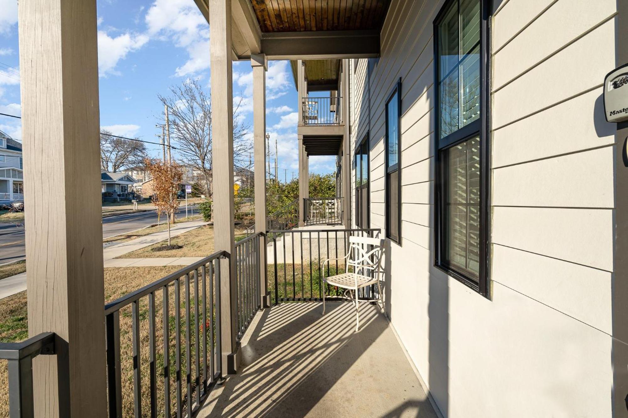 - 1701 Lischey Ave