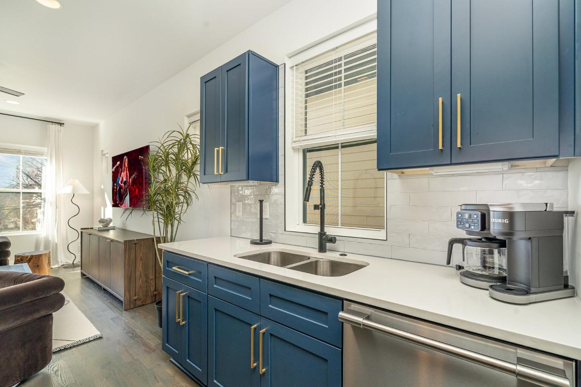 - 1701 Lischey Ave *