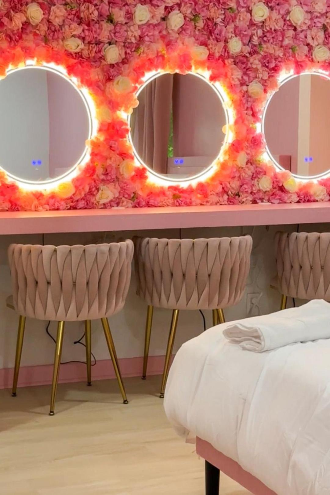 Pink - Girls' Trip, 12 Min To Broadway Holiday home Nashville