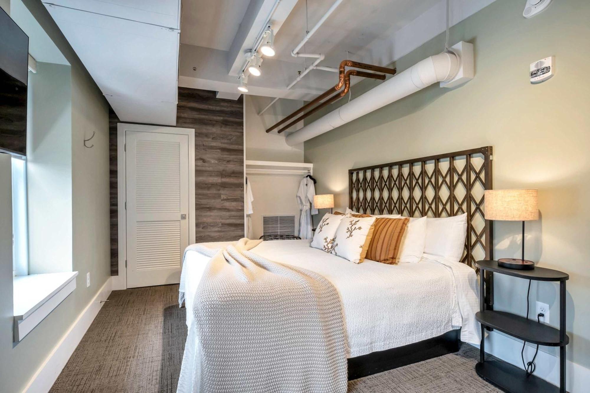 Apartment Honky Tonk 6 Bedroom By Maddox Nashville