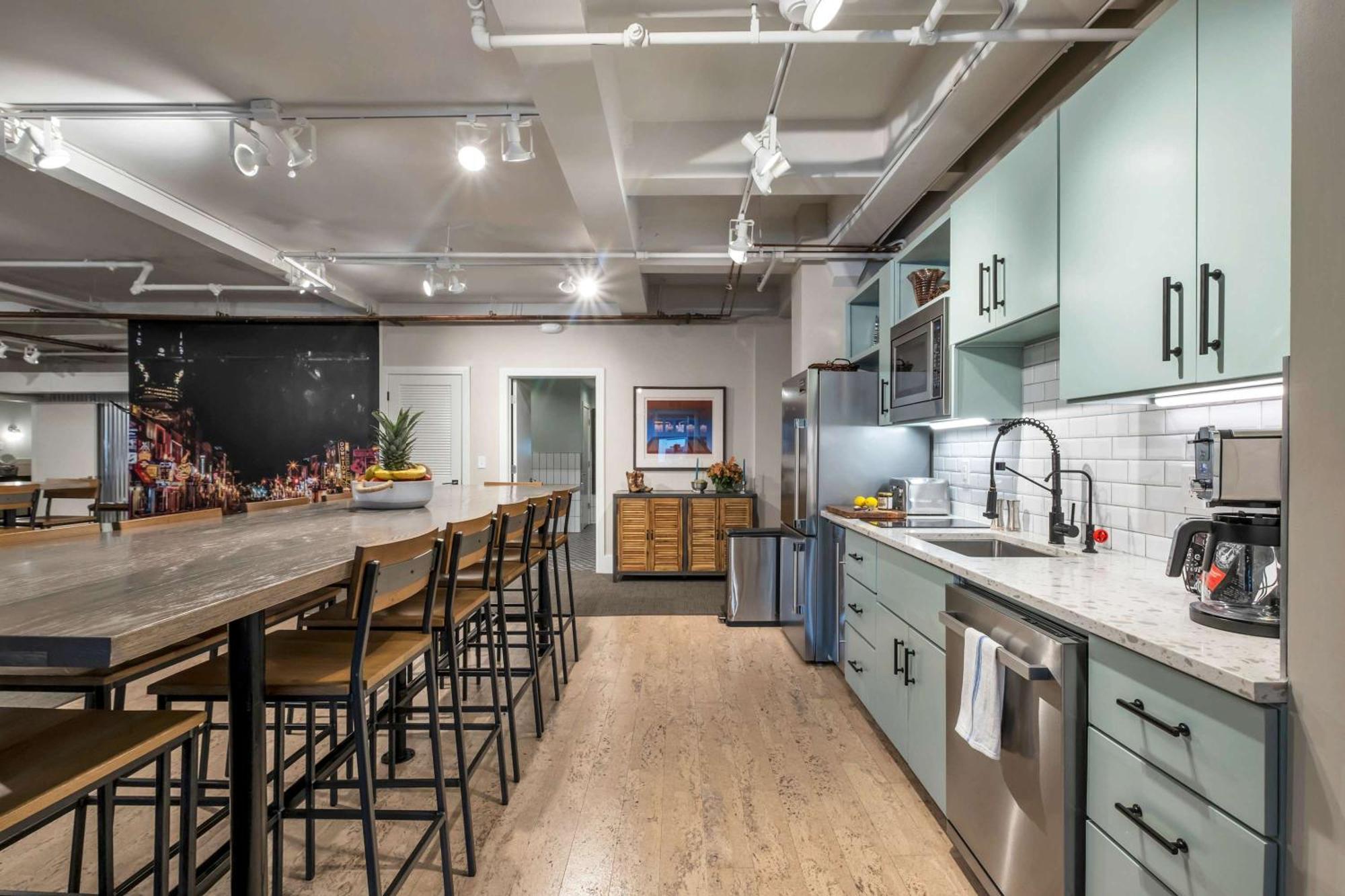 Honky Tonk 6 Bedroom By Maddox Apartment
