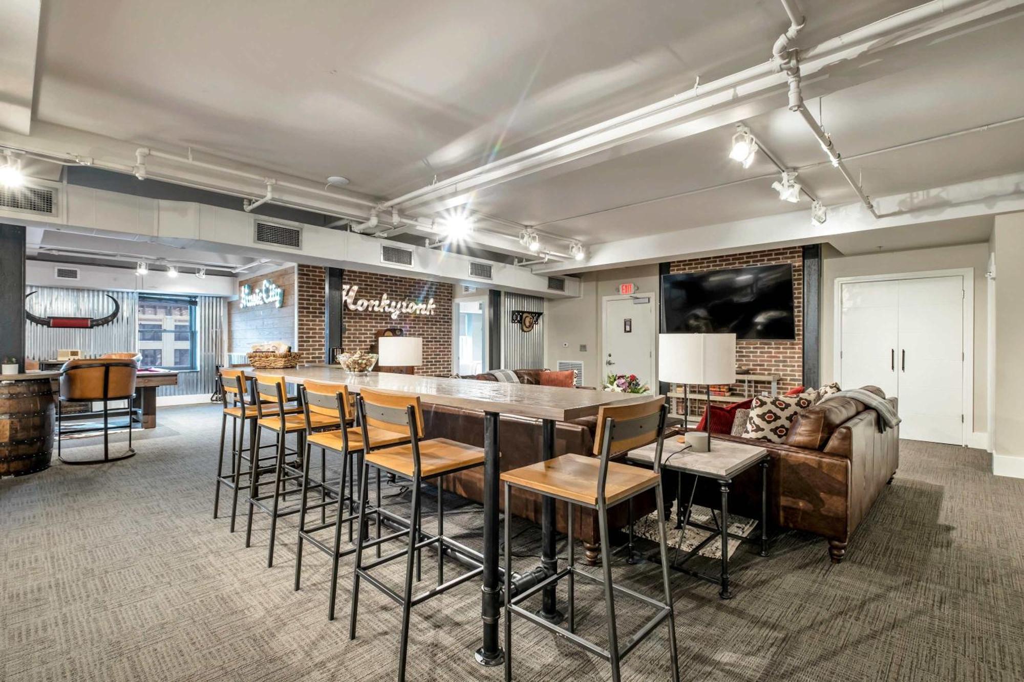 Honky Tonk 6 Bedroom By Maddox Apartment *