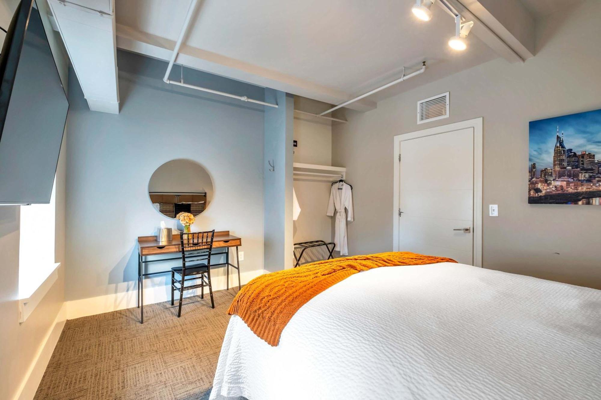 Apartment Honky Tonk 6 Bedroom By Maddox