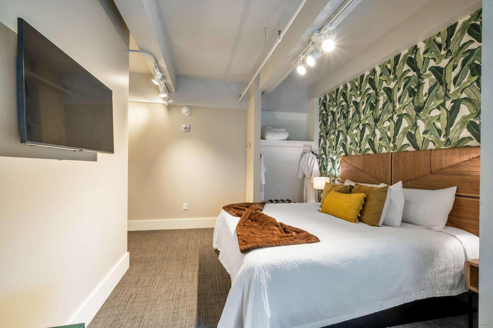 Apartment Honky Tonk 6 Bedroom By Maddox