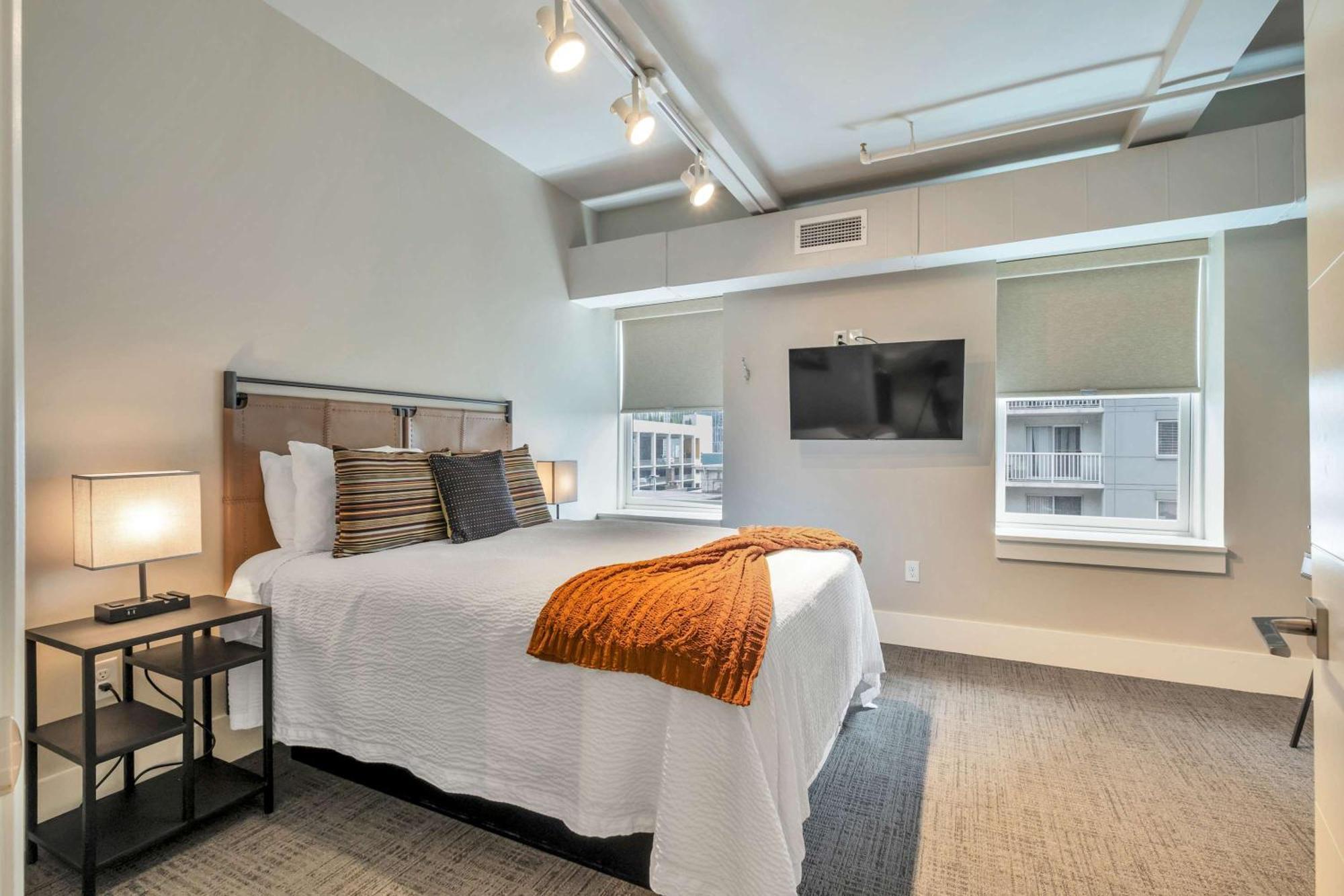 Apartment Honky Tonk 6 Bedroom By Maddox *