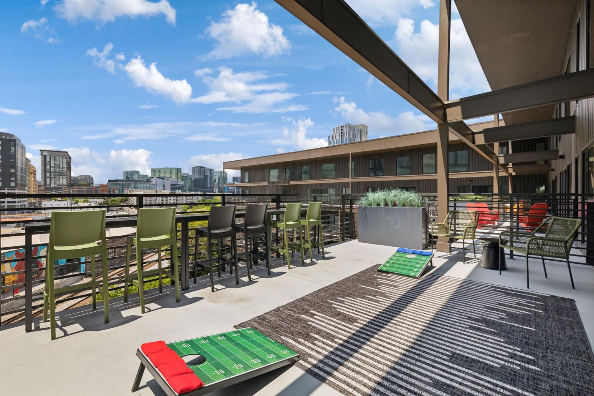 Walk To Broadway, Pool, Gym, Parking At Cowboys & Playboys In Downtown * Nashville