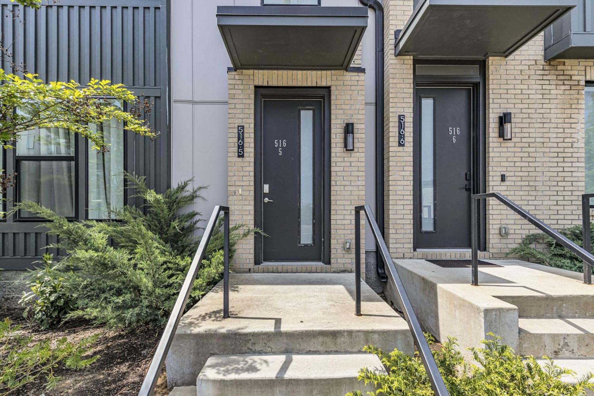 Brand New Views Karaoke Near Downtown Holiday home