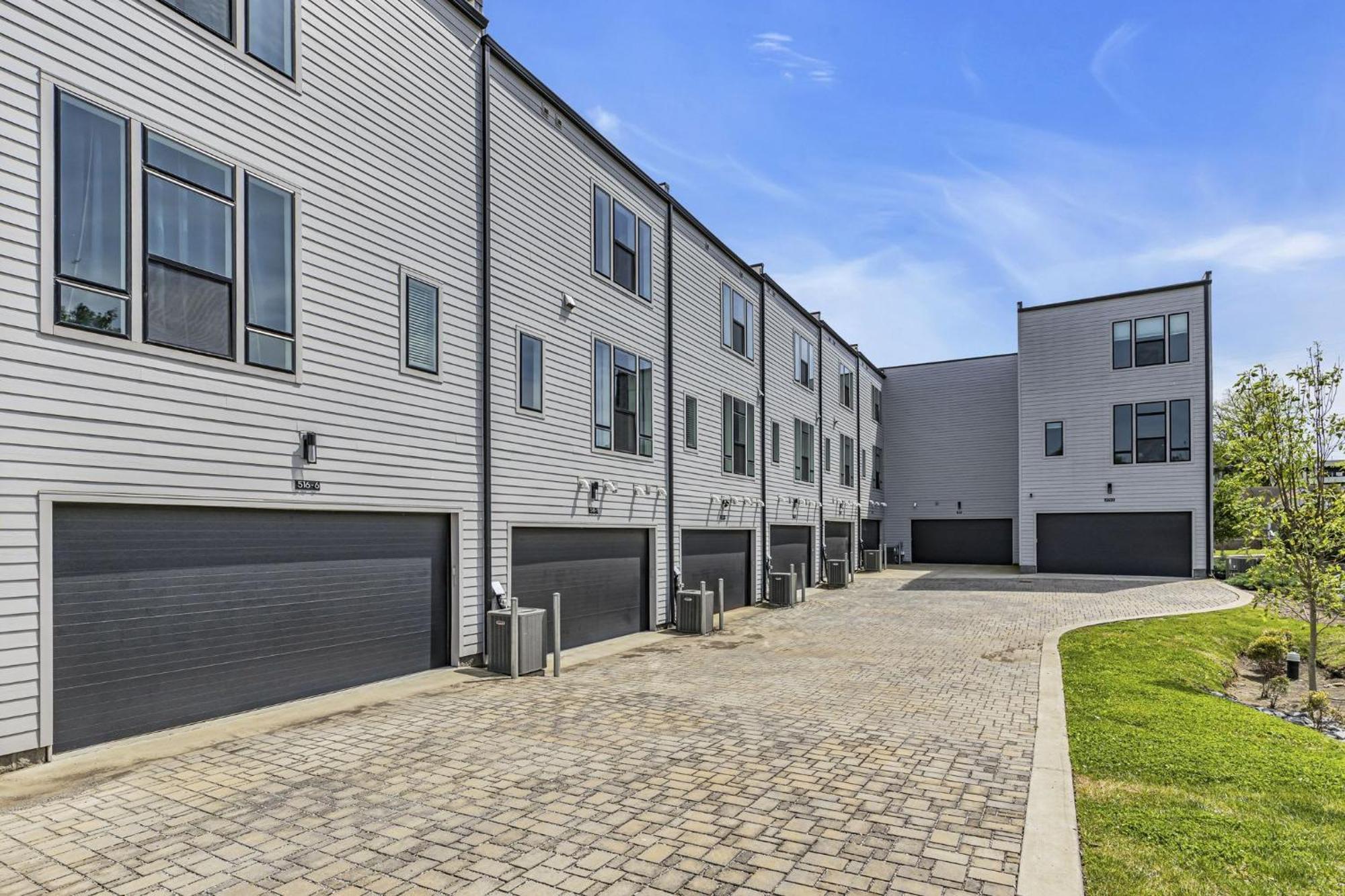 Holiday home Brand New Views Karaoke Near Downtown