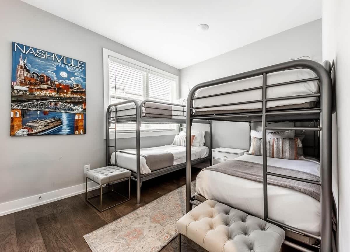 Holiday home Greenhouse Spacious In East 12ppl Nashville