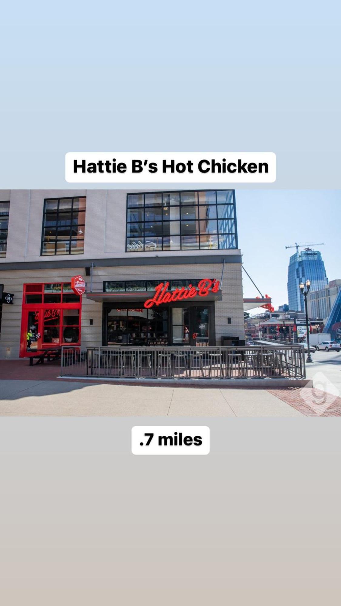 Boots On Broadway In Downtown With Parking, Pool, Gym Apartment
