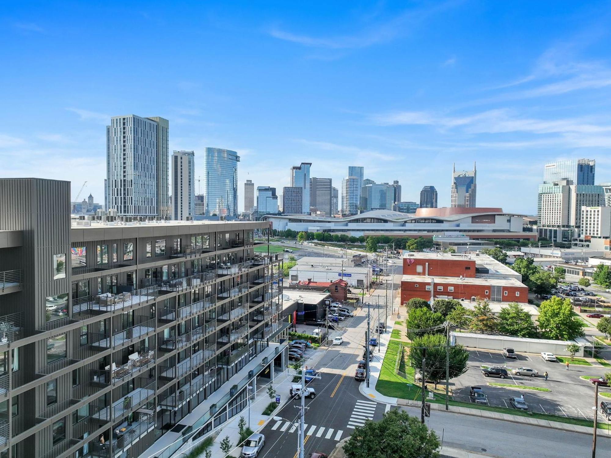 Walk To Broadway, Pool Access, Onsite Parking At Tequila Sunrise In Downtown * Nashville