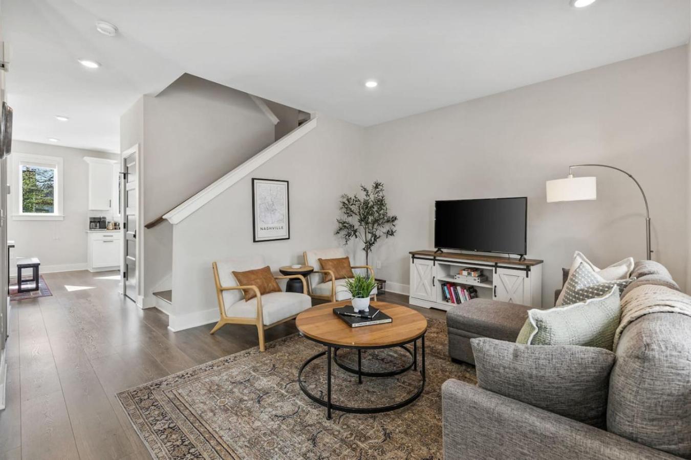 Holiday home Luxe With Gated Parking Private Balcony And 4 Miles To Downtown Nashville