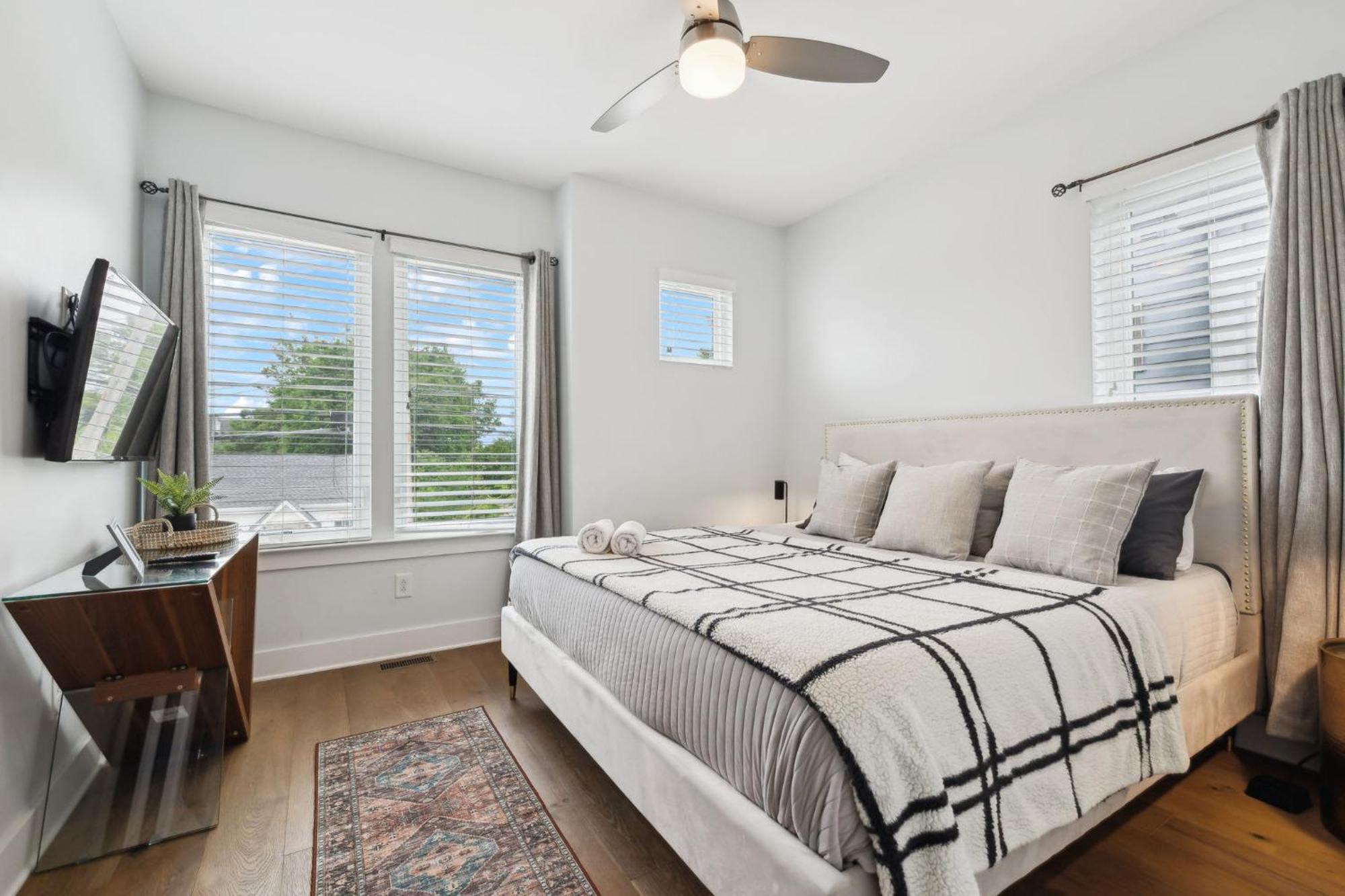 Modern 3-story Townhome W Rooftop & Views Holiday home Nashville