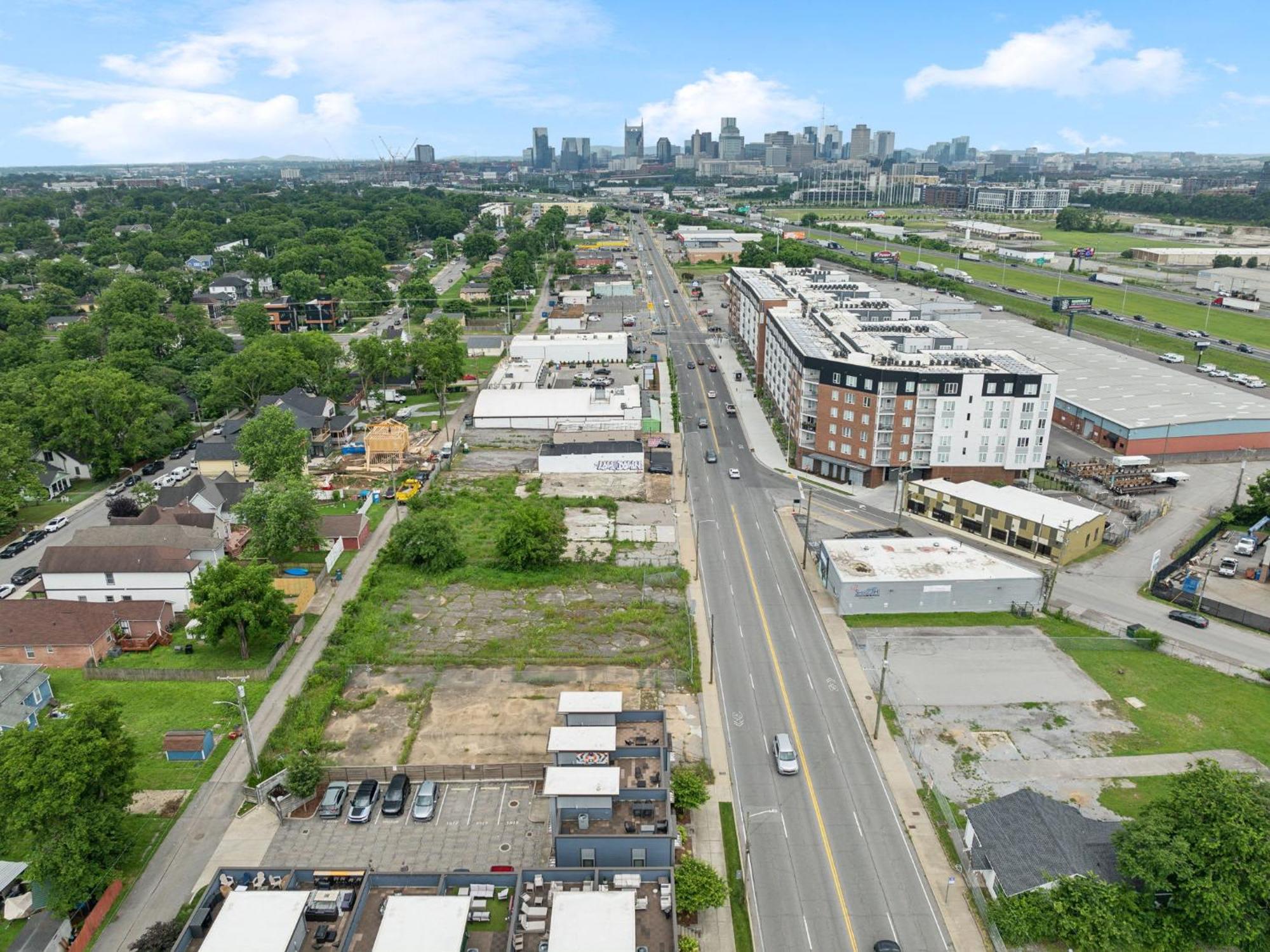 Modern 3-story Townhome W Rooftop & Views *