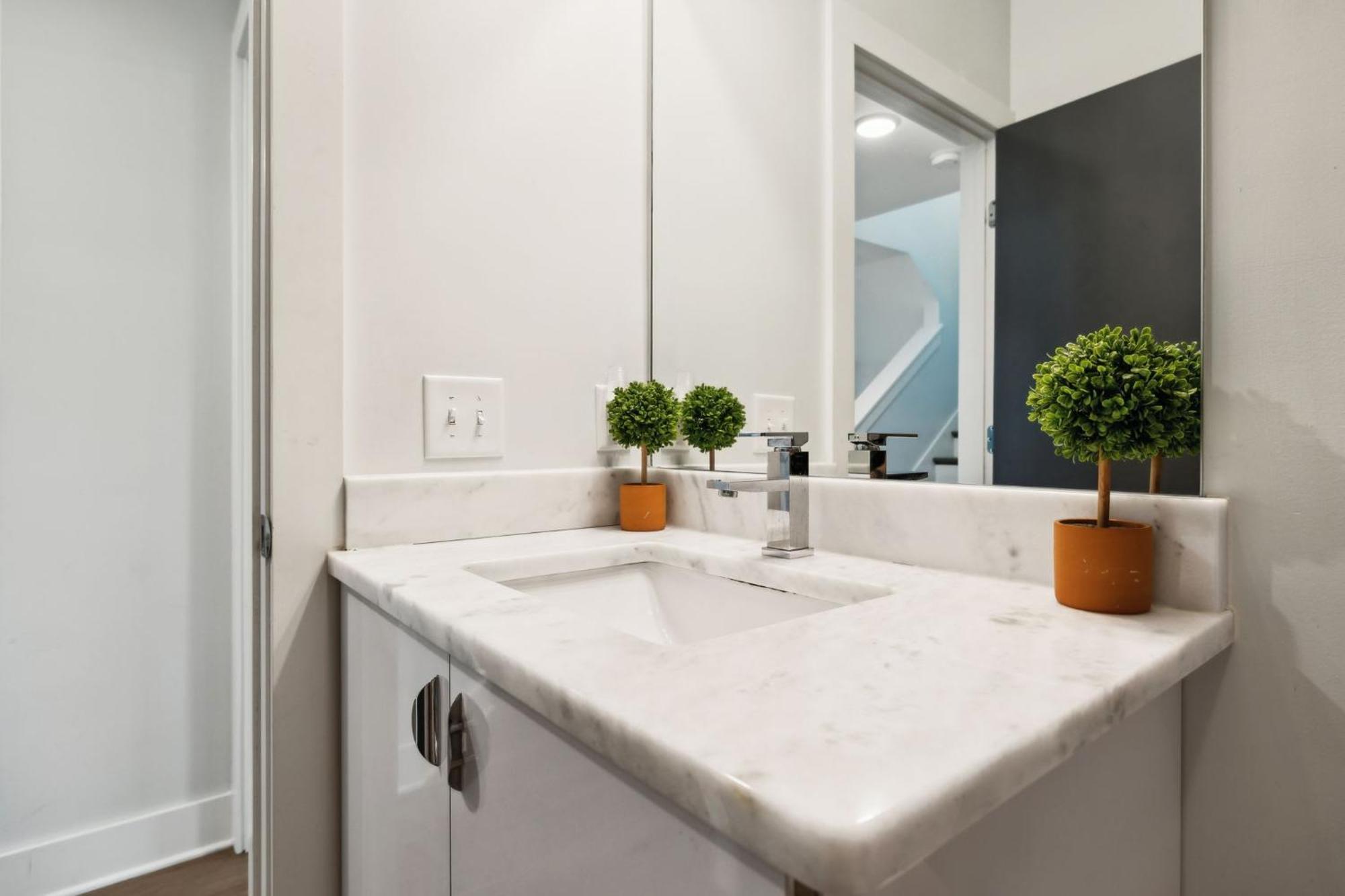 Modern 3-story Townhome W Rooftop & Views Holiday home Nashville
