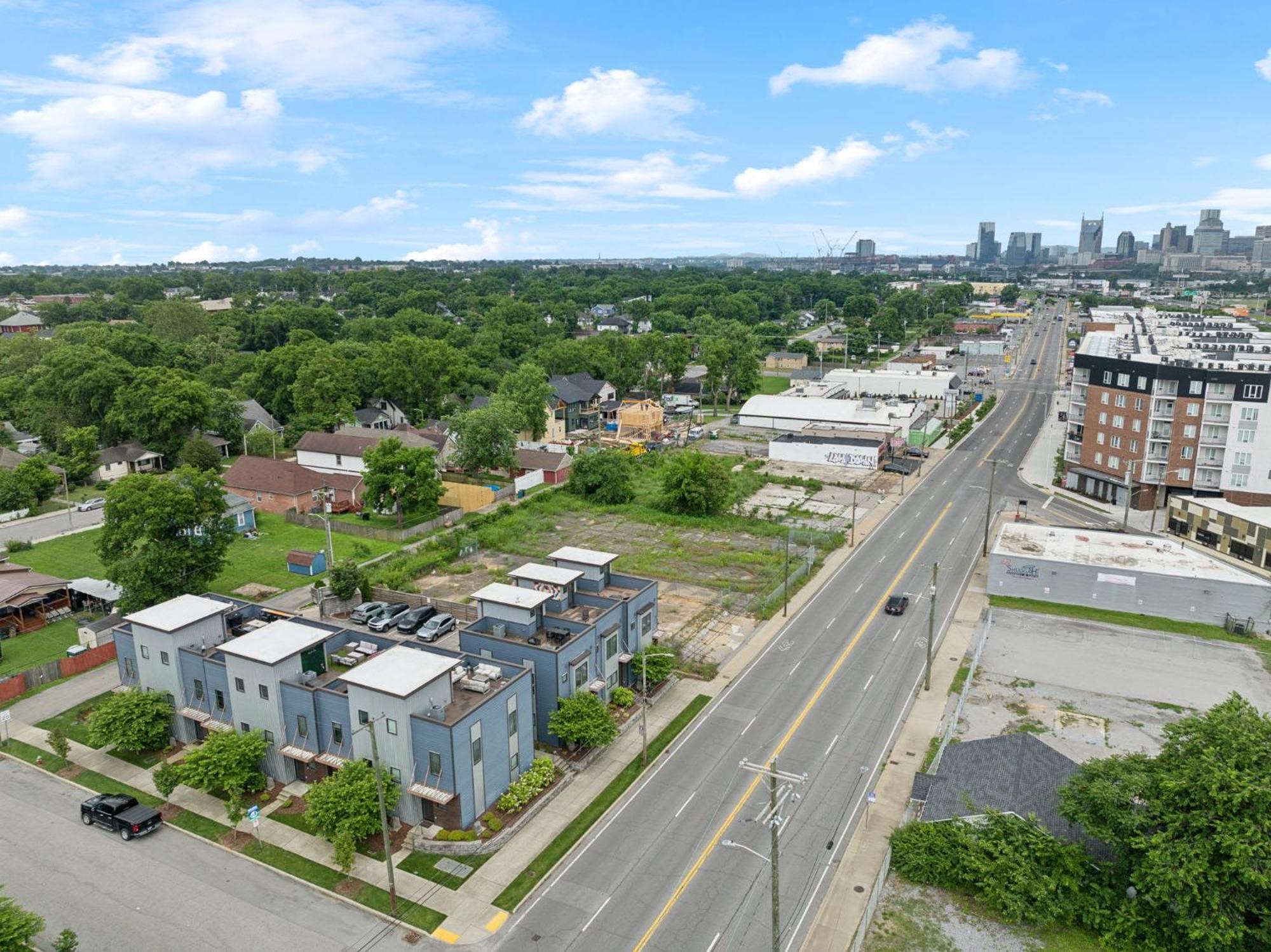 Modern 3-story Townhome W Rooftop & Views * Nashville
