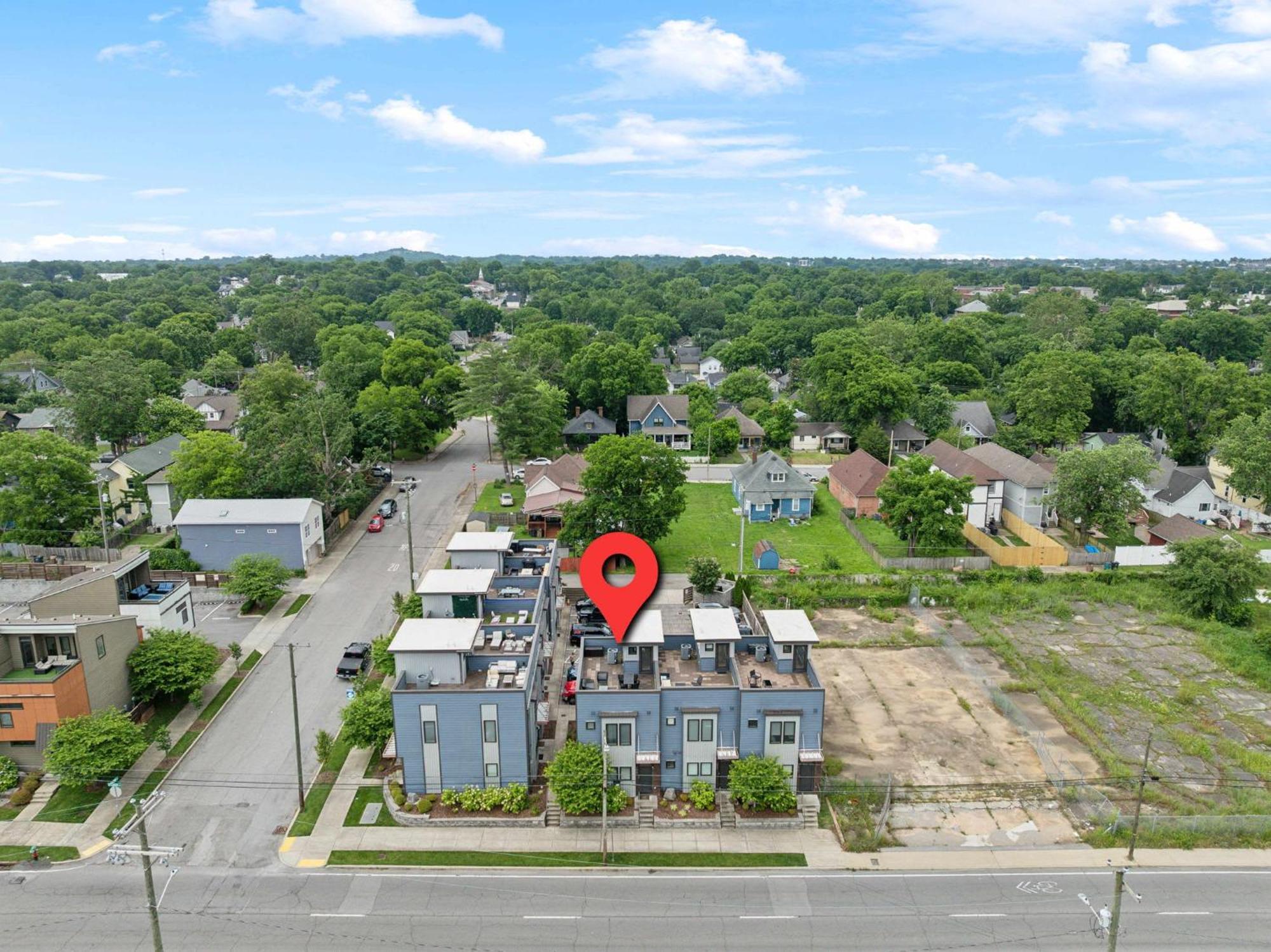 Modern 3-story Townhome W Rooftop & Views * Nashville