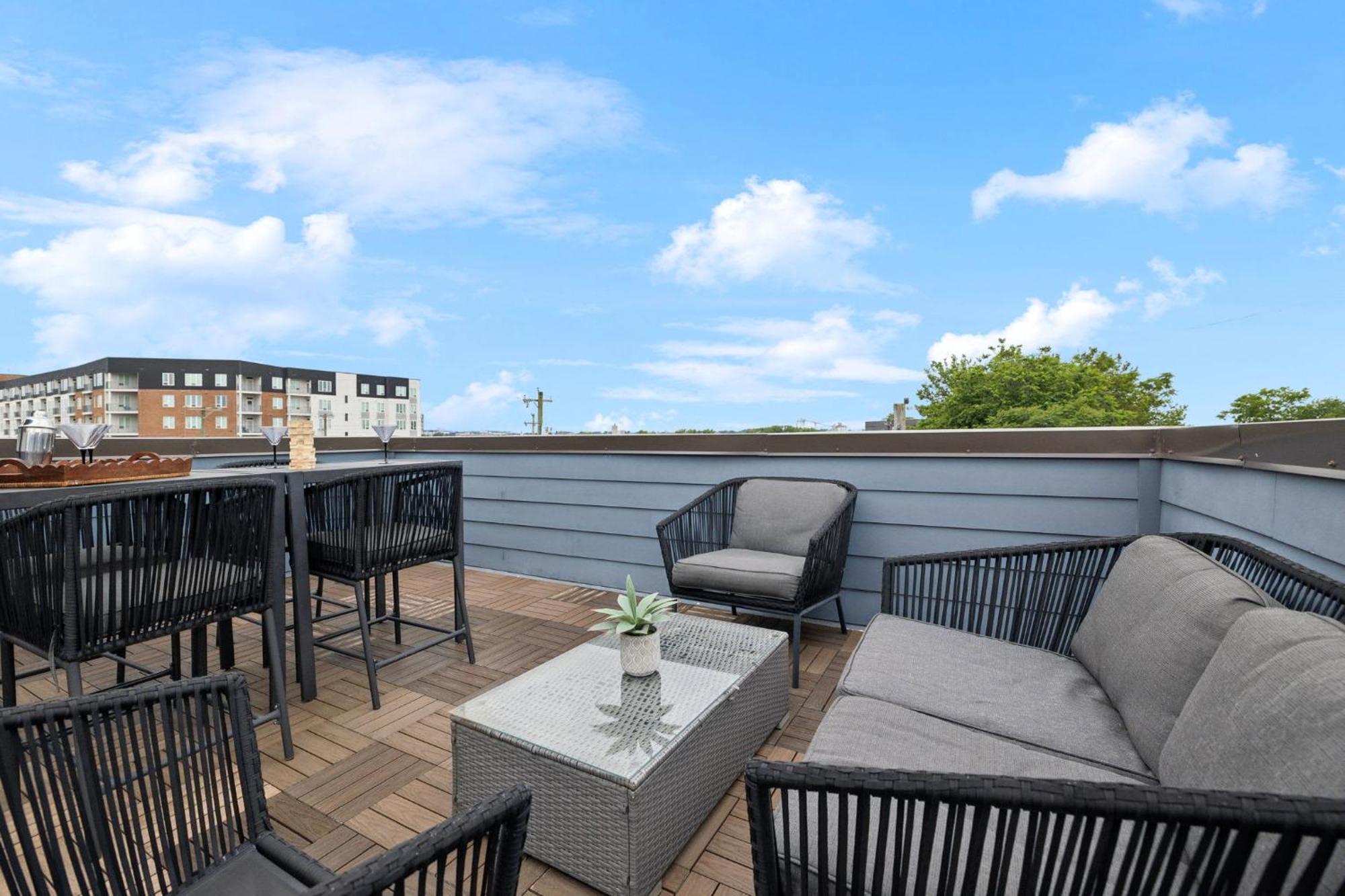 Holiday home Modern 3-story Townhome W Rooftop & Views
