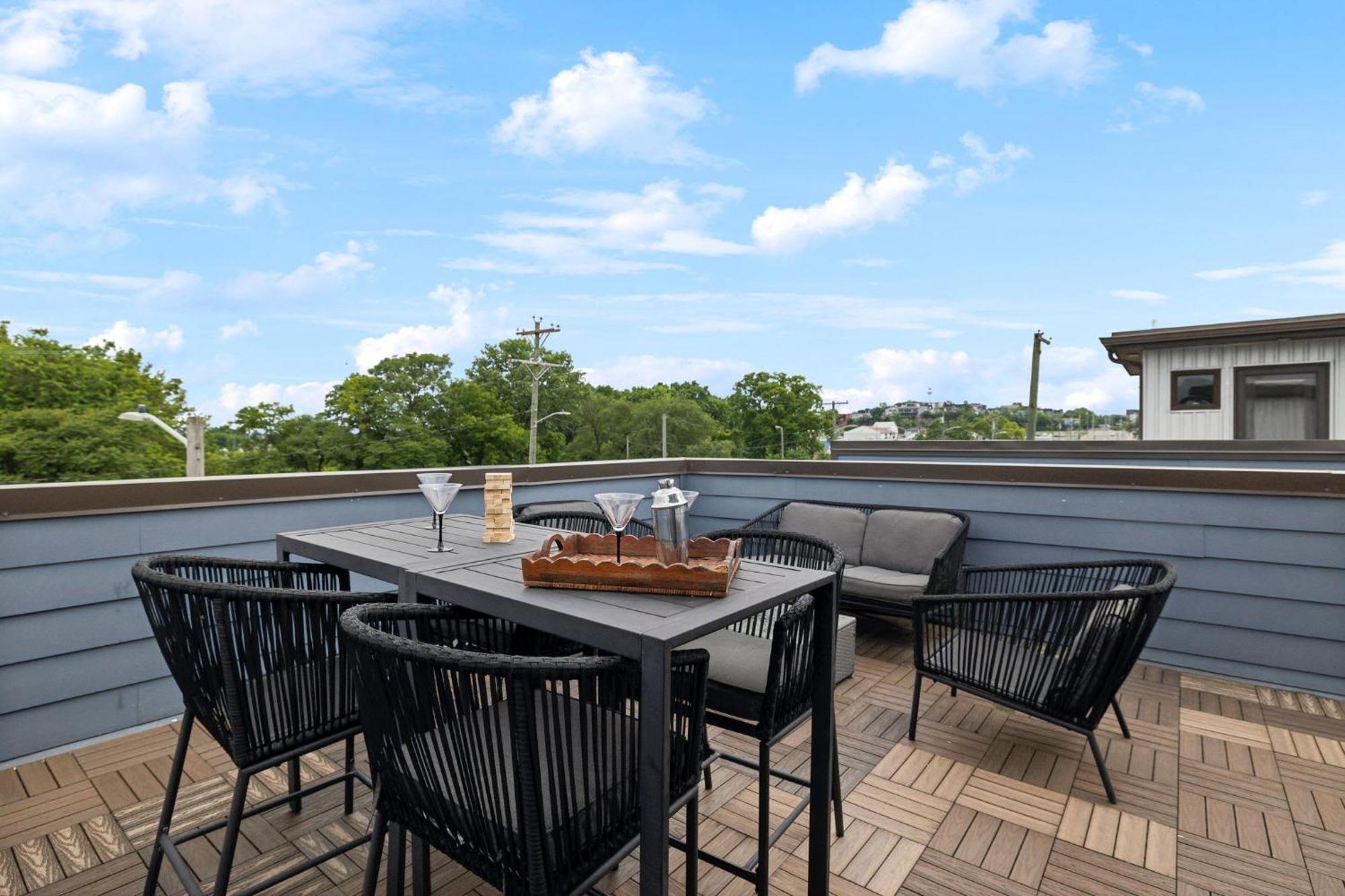 Modern 3-story Townhome W Rooftop & Views * Nashville
