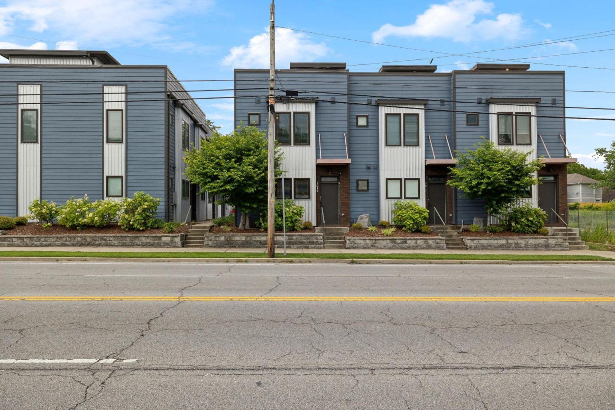 Modern 3-story Townhome W Rooftop & Views Holiday home