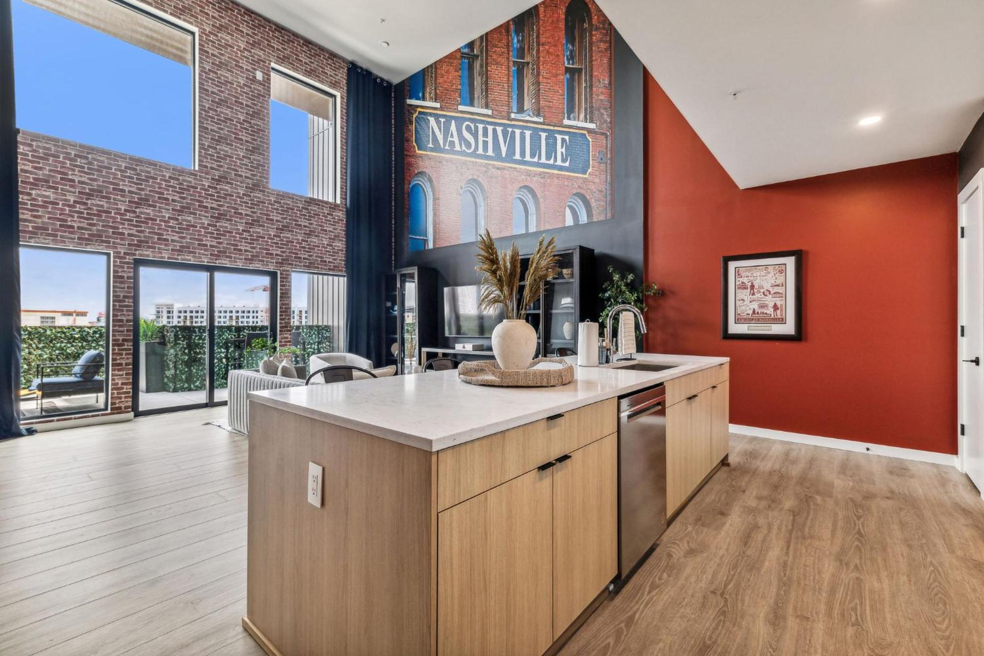 Grand Ole In Downtown Nashville, Walk To Broadway, Parking, Pool, Gym * Nashville