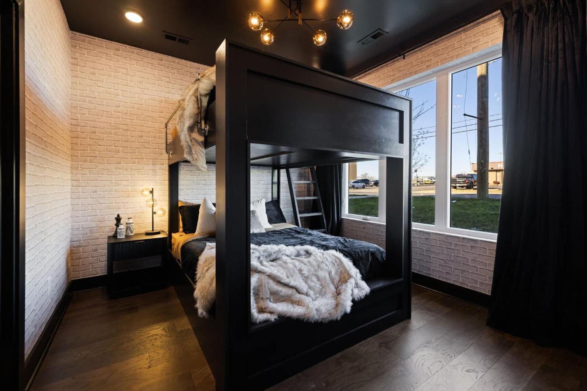 New Iconic Duo 2 Homes & Rooftop Vibes Nashville