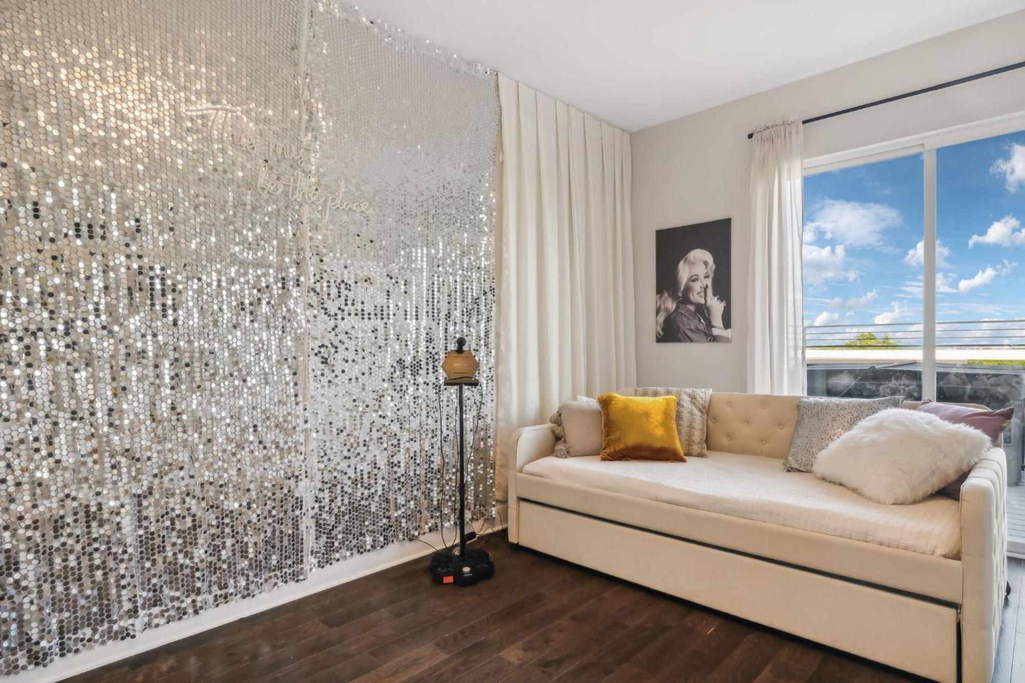 Country Music Themed Goodrich Ave By Skyrun * Nashville