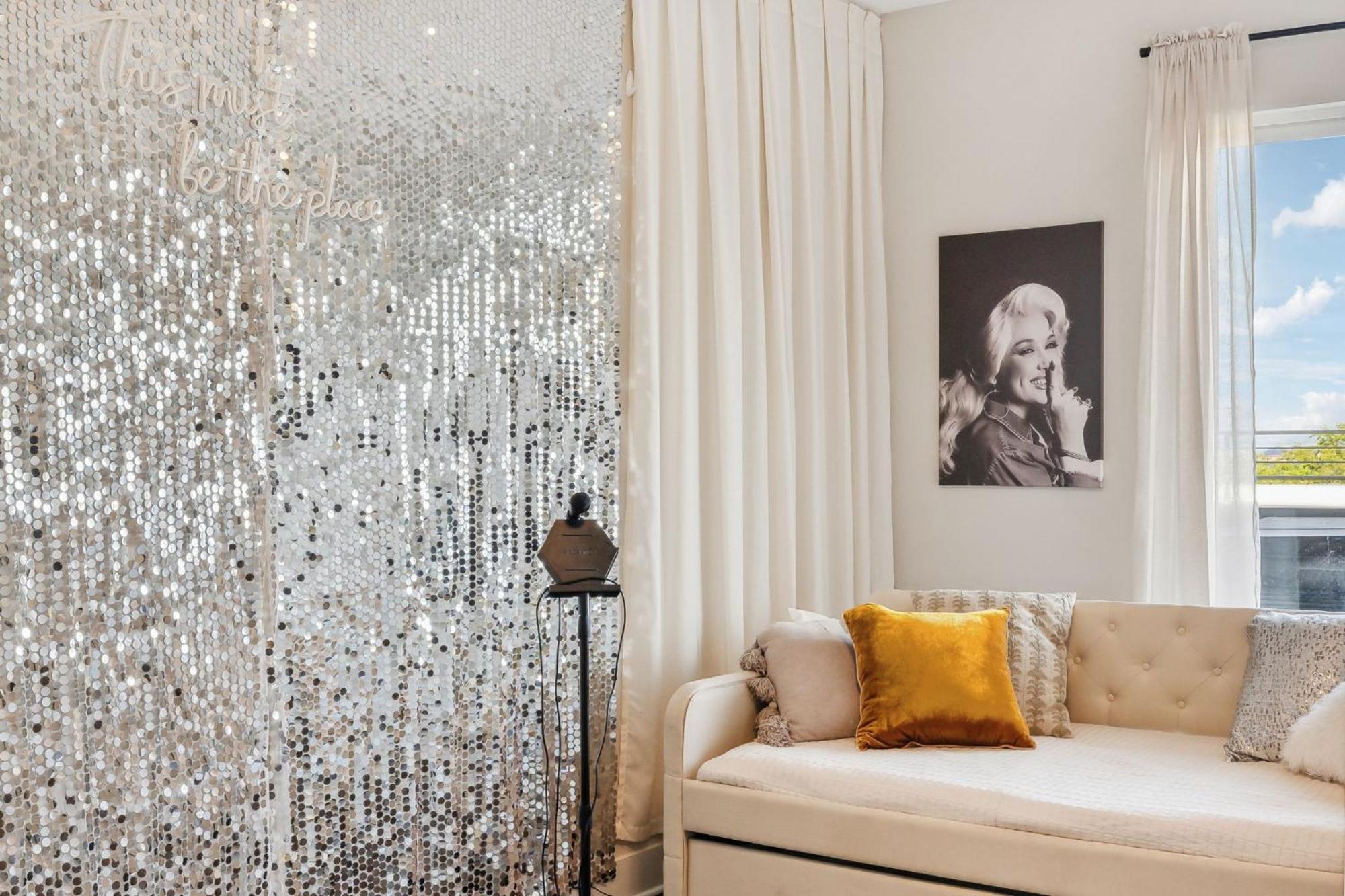 Country Music Themed Goodrich Ave By Skyrun * Nashville