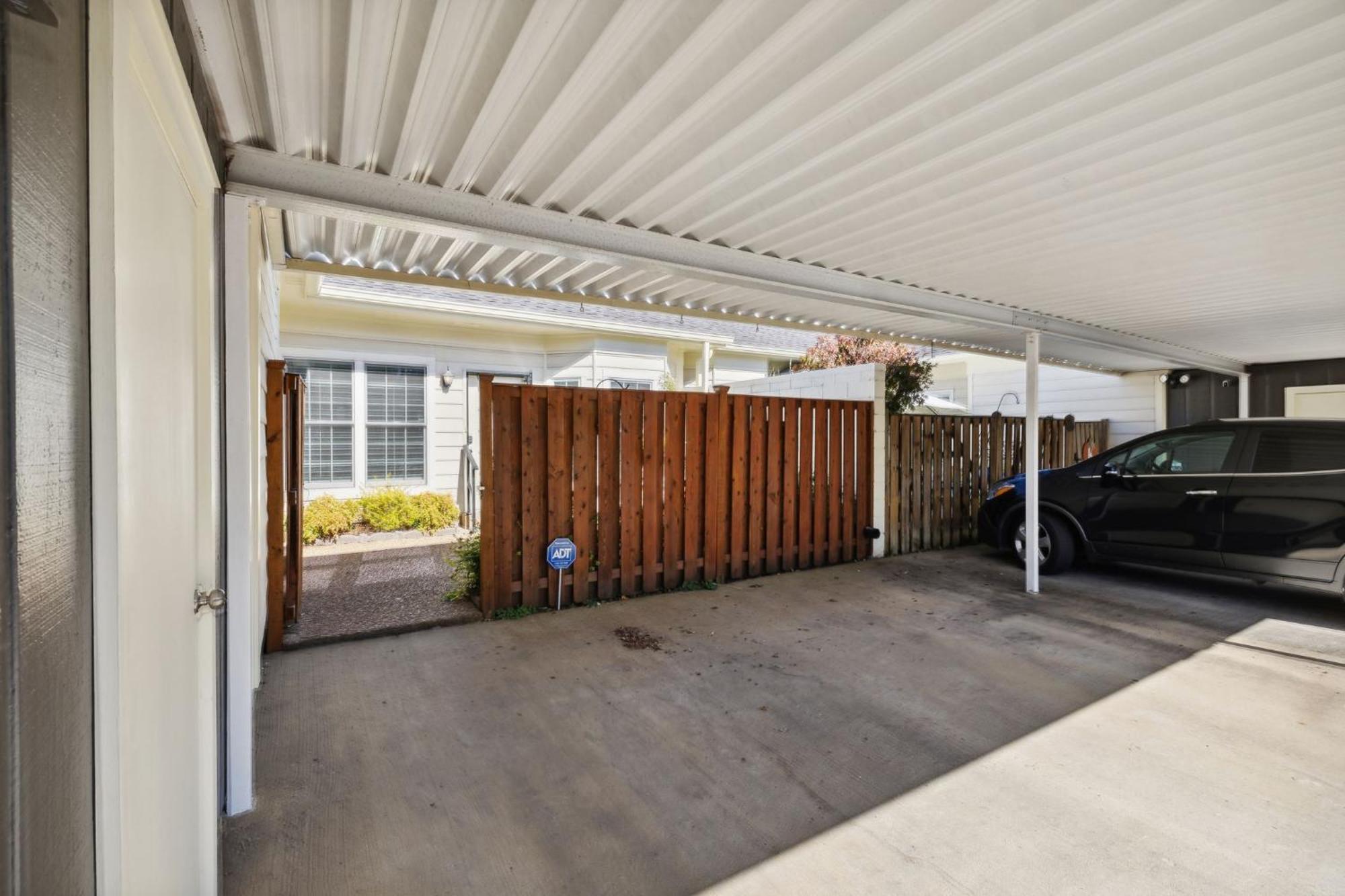 Holiday home Charming Vintage 3 Bedroom Townhome 30 Or Days By Skyrun *