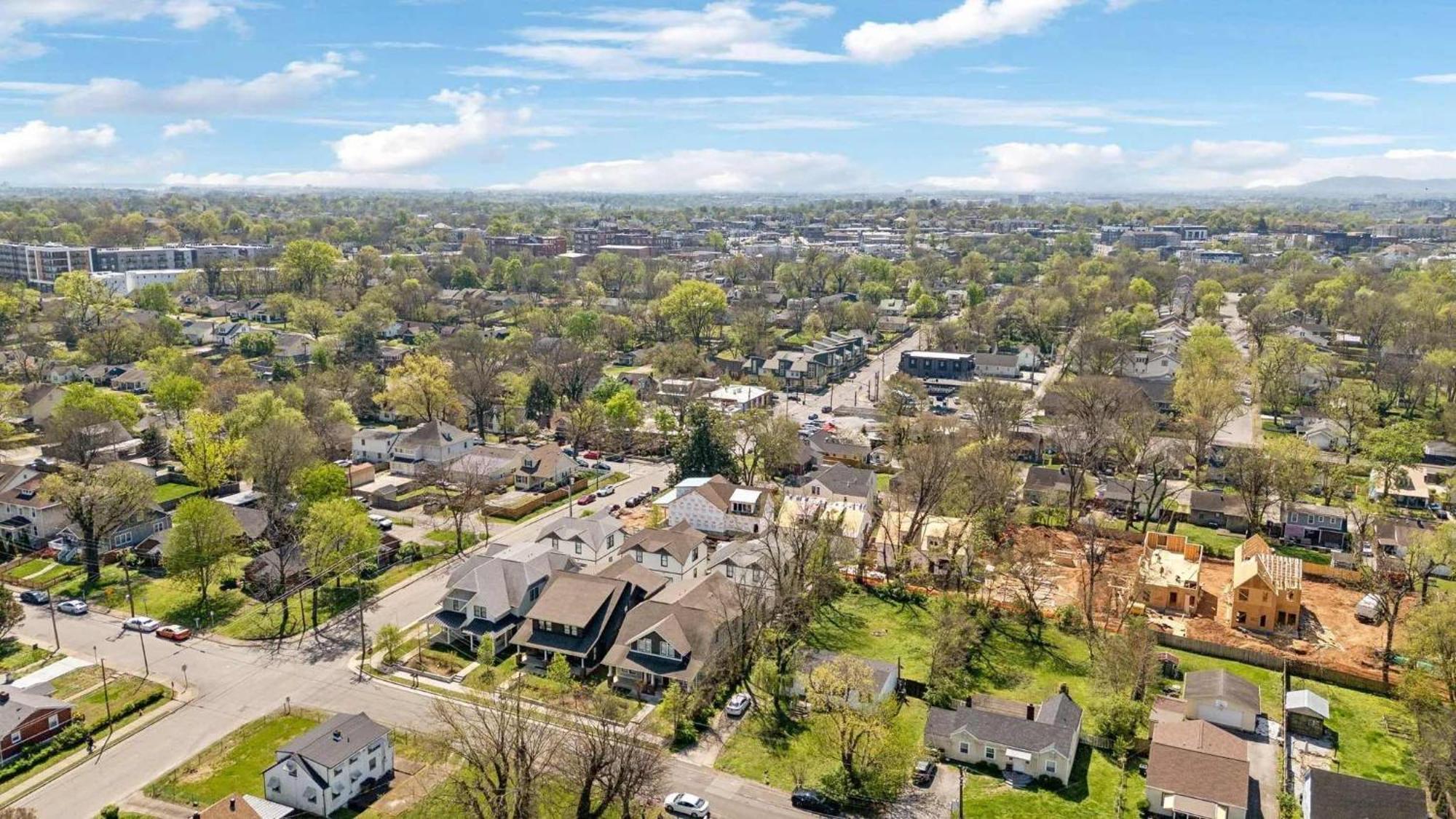 The Laurent - Lively Retreat, Walk To Airy Eateries Holiday home Nashville