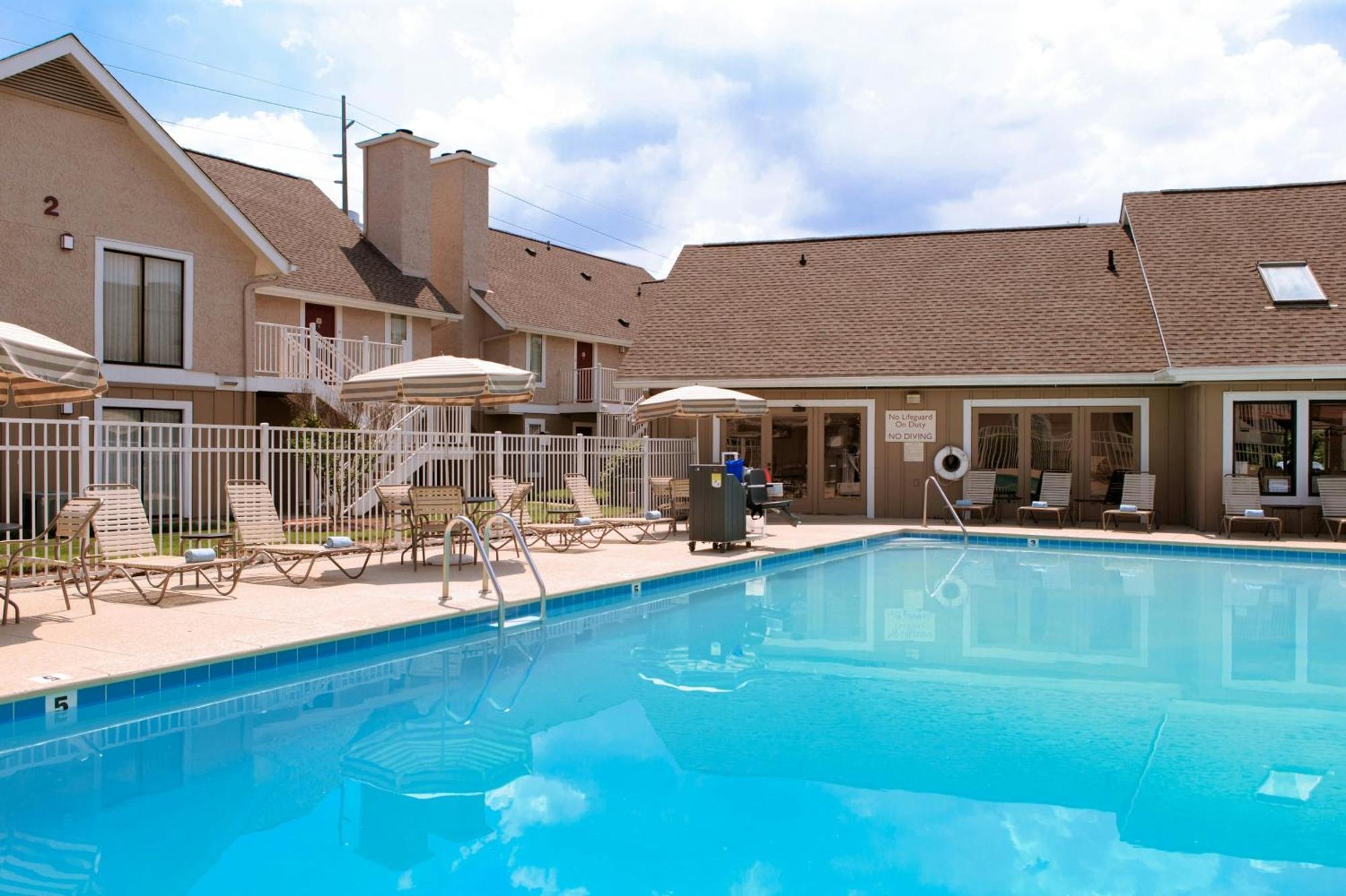 By Marriott Airport Hotel 3*